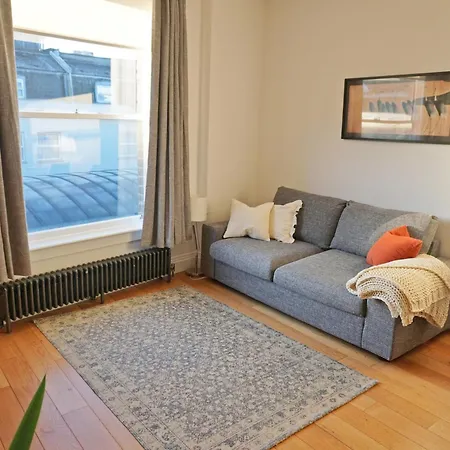 Temple Bar 1bd Large & Newly Upgraded Sleeps 4 Apartment