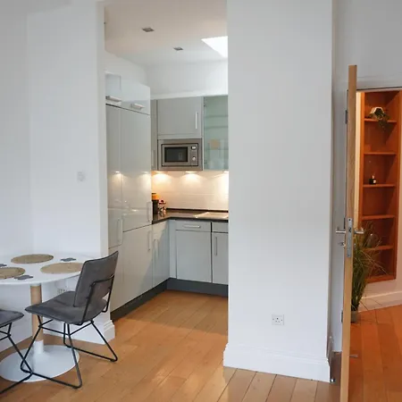 Temple Bar 1bd Large & Newly Upgraded Sleeps 4 *