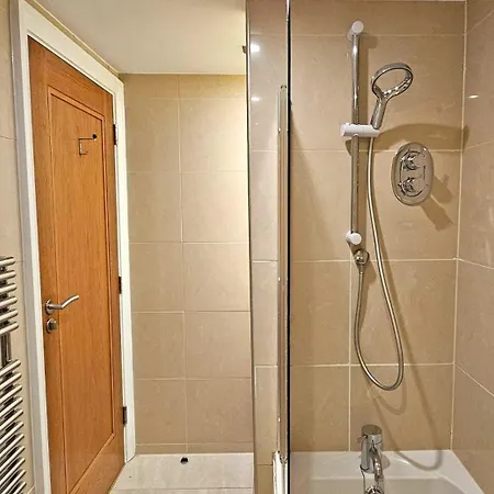 Temple Bar 1bd Large & Newly Upgraded Sleeps 4 Apartment