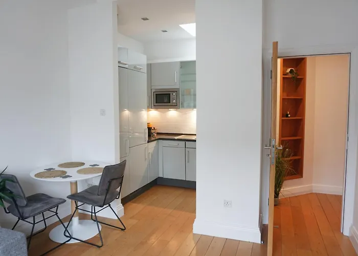 Temple Bar 1bd Large & Newly Upgraded Sleeps 4 *