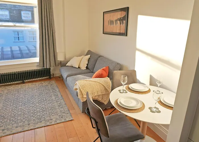 Temple Bar 1bd Large & Newly Upgraded Sleeps 4 Apartment Dublin